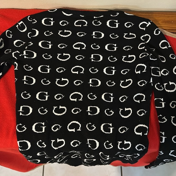 Guess sweater size medium - Picture 3 of 3